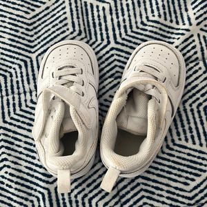 Nike kid’s shoes. Gender neutral. White. Size 6C